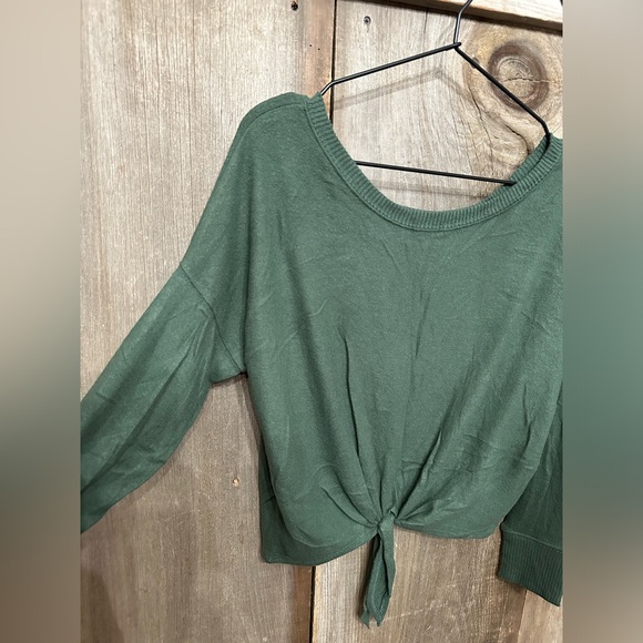 Abercrombie & Fitch Soft Wide Neck Tie Front Top in Green Size Medium - Picture 3 of 16